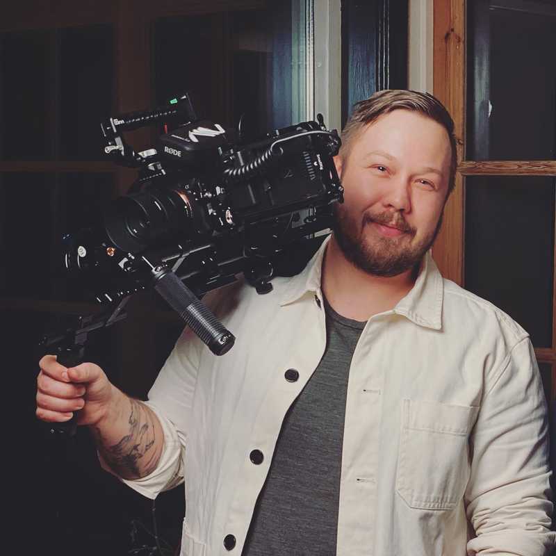 God jul! 🌲📷 Nu med bara några dagar kvar till dopparedan vill jag berätta att jag bildat nytt bolag med fullt fokus på mediaproduktion, webbutveckling och strategi.
Ser fram emot ett otroligt spännande 2021!