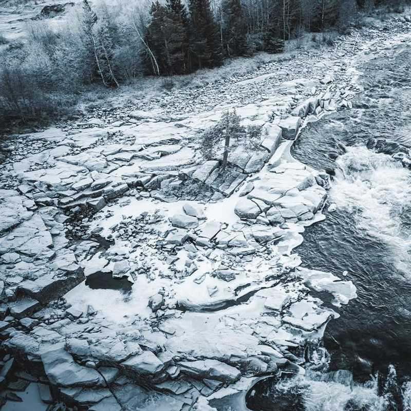 Beautiful Norrland I’m in ❤️❄️ #norrland #drone #waterfall #sweden #north #winter #snow #frozen #cold #water #photo #photographer #viktorohlin #aiv #allinvision #fantastic #instagood #naturephotography #blue #moody #magic #hotphoto #follow